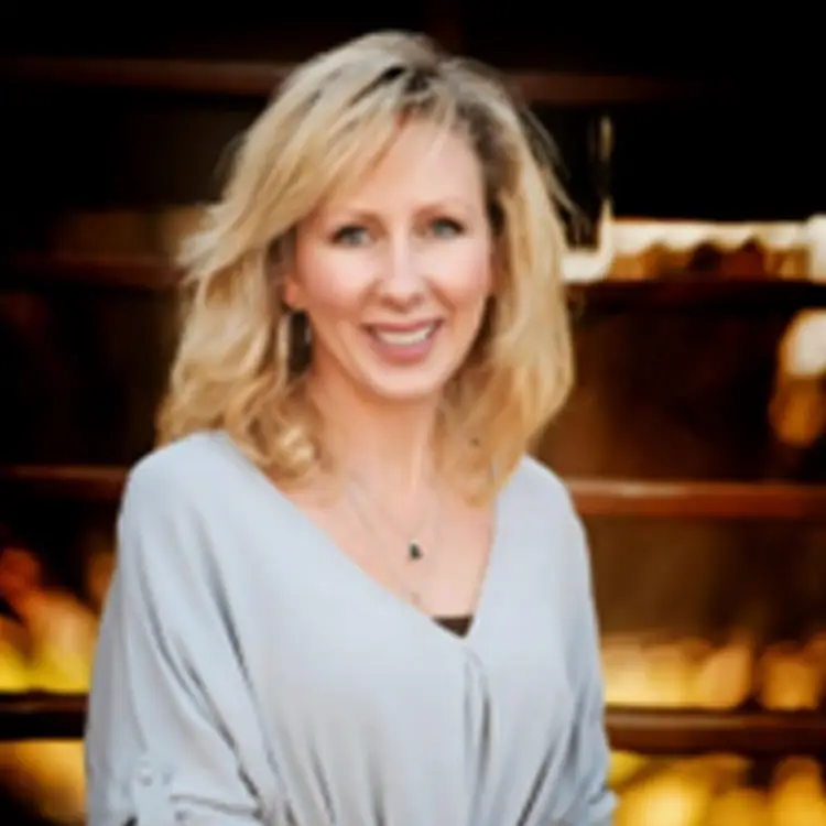 KENDRA DUQUETTE